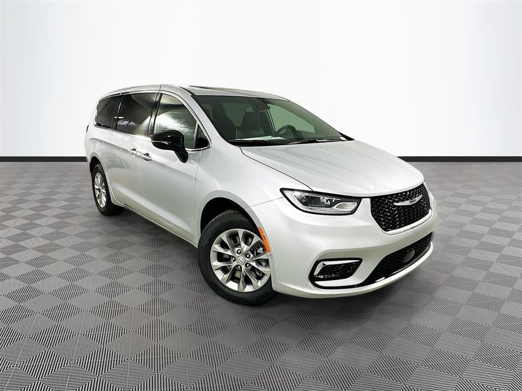 New 2026 Chrysler Pacifica Limited Van Passenger Van