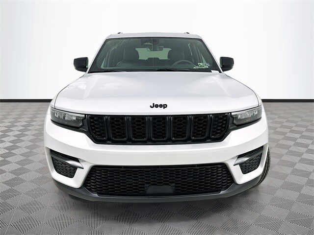 2025 Jeep Grand Cherokee Laredo Altitude X photo 2