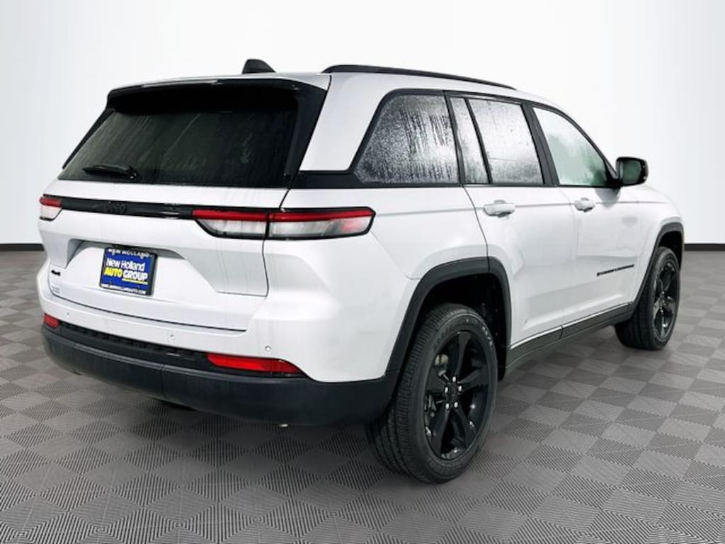 New 2025 Jeep Grand Cherokee Laredo SUV