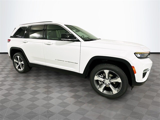 2025 Jeep Grand Cherokee Limited photo 3