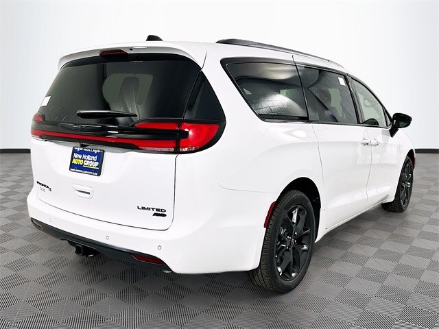 2026 Chrysler Pacifica Limited photo 4