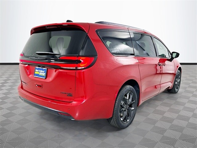 2026 Chrysler Pacifica Limited photo 4