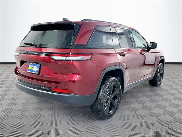 2025 Jeep Grand Cherokee Laredo photo 3