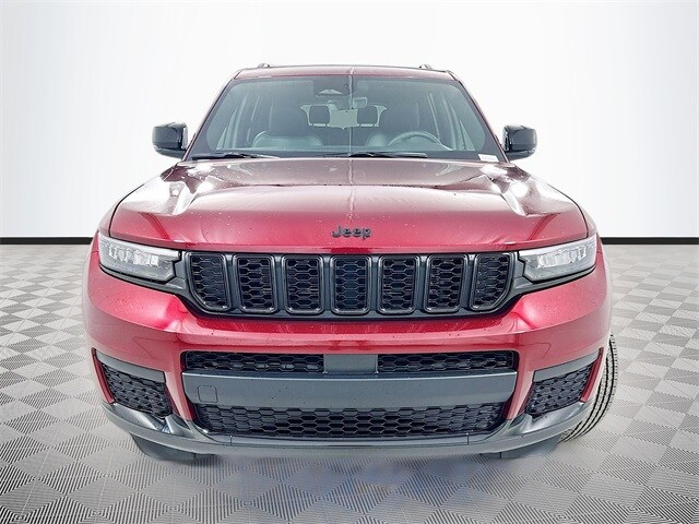 2025 Jeep Grand Cherokee Laredo photo 2