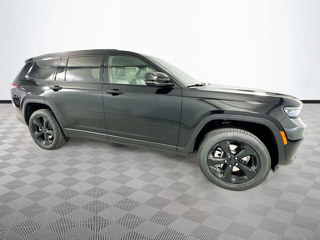 New 2025 Jeep Grand Cherokee L Laredo SUV