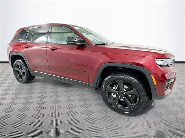 2025 Jeep Grand Cherokee Laredo photo 2