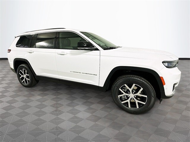 2025 Jeep Grand Cherokee Limited photo 3