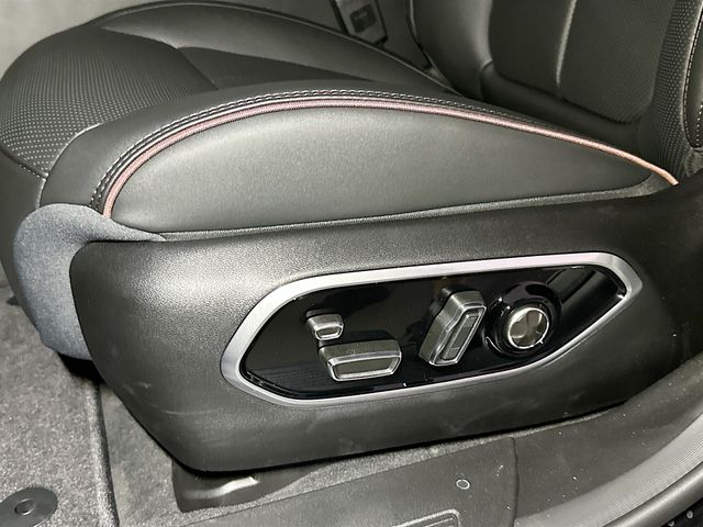 2025 Jeep Wagoneer S Launch Edition - Photo 13