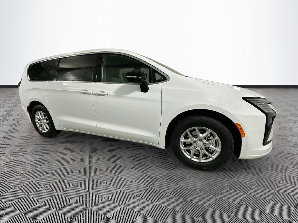 New 2027 Chrysler Pacifica Select Van Passenger Van