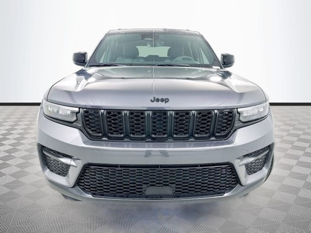 New 2025 Jeep Grand Cherokee Laredo SUV