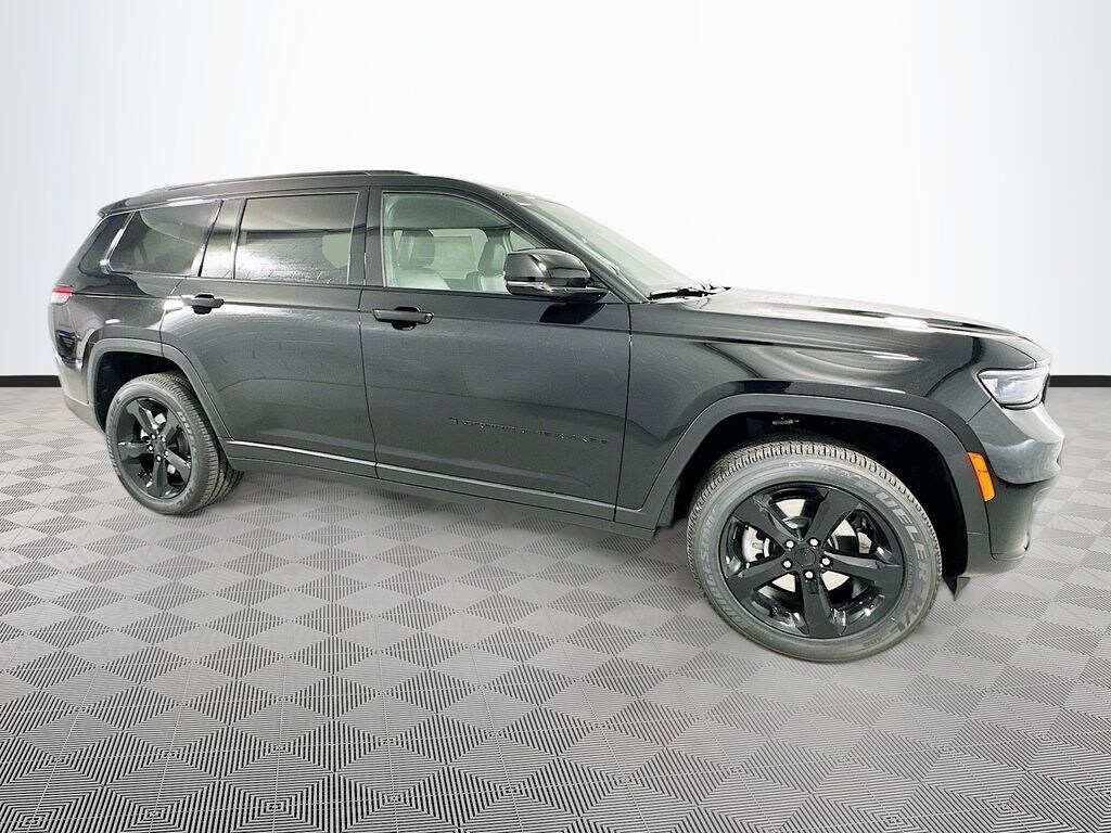 New 2025 Jeep Grand Cherokee L Laredo SUV