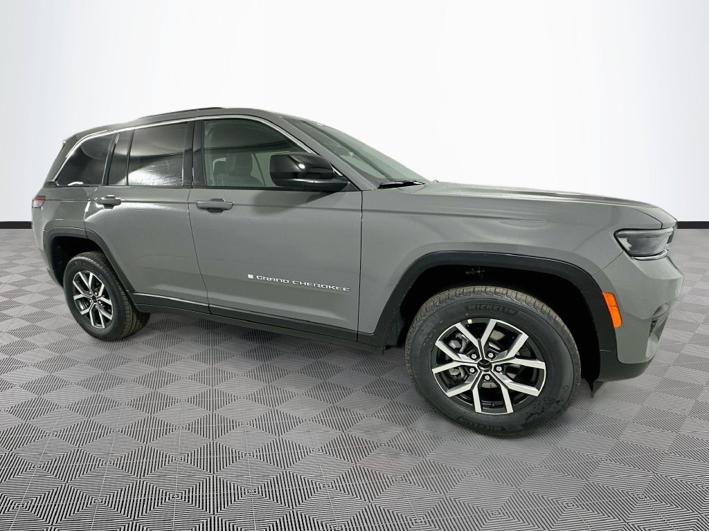 New 2027 Jeep Grand Cherokee Laredo SUV