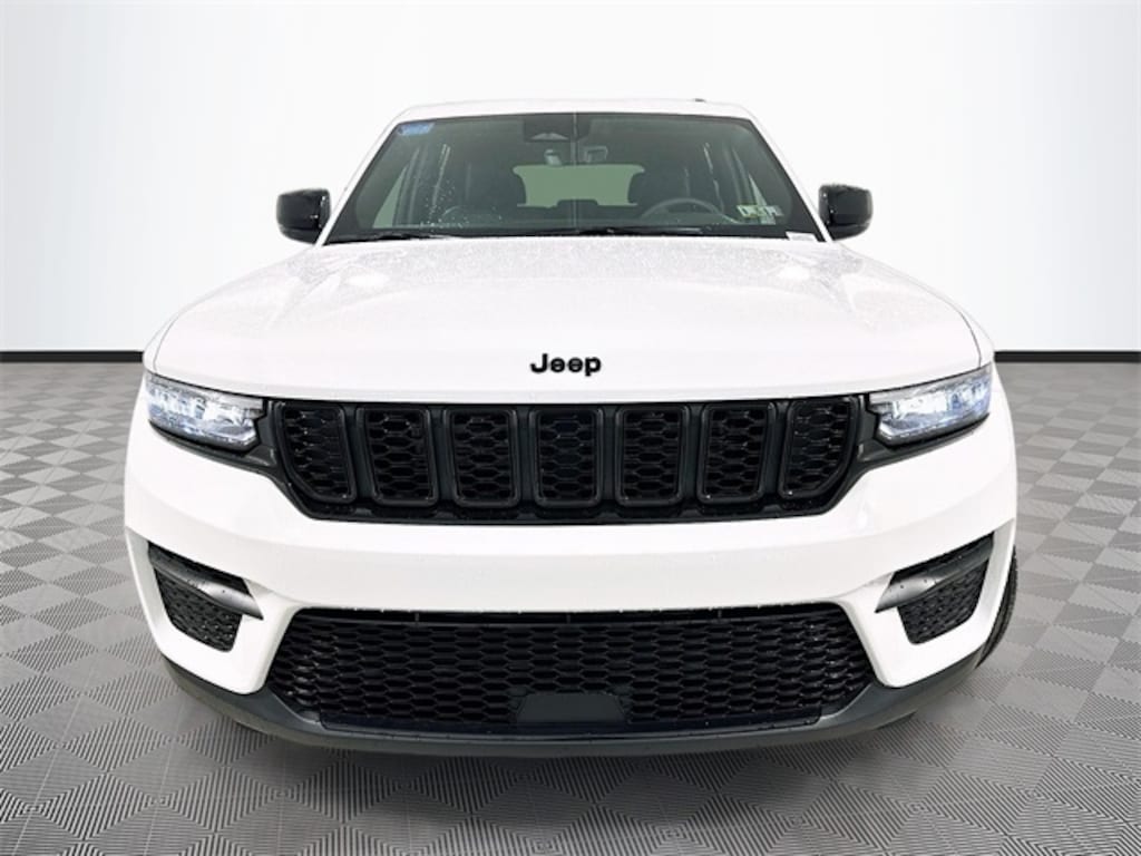 New 2025 Jeep Grand Cherokee Laredo SUV