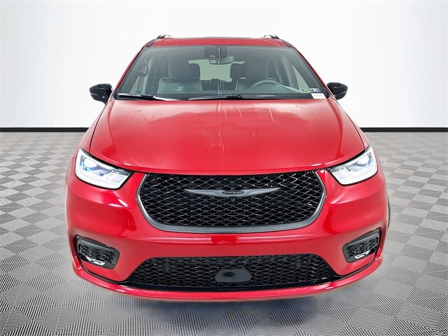 2026 Chrysler Pacifica Limited photo 2