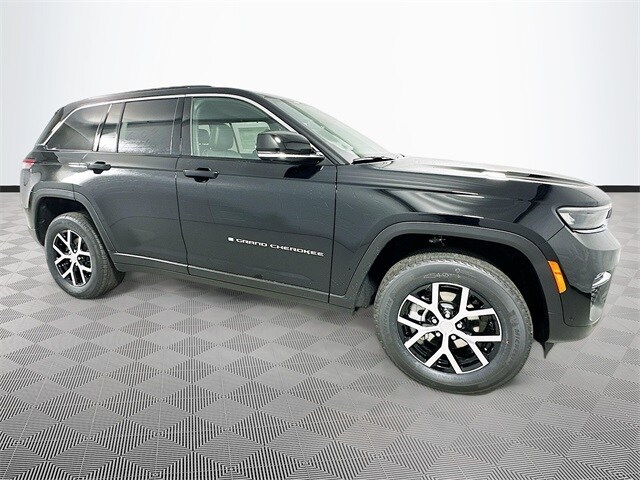2025 Jeep Grand Cherokee Limited photo 3