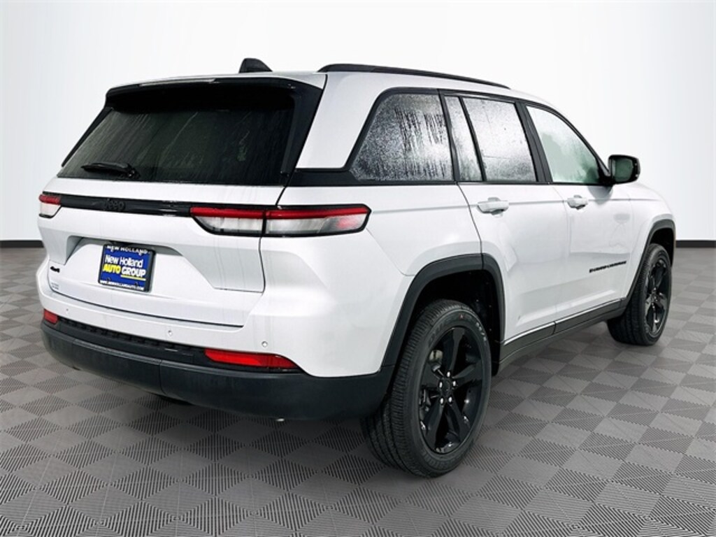 New 2025 Jeep Grand Cherokee Laredo SUV
