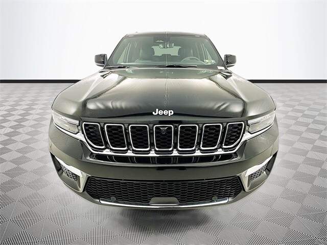2025 Jeep Grand Cherokee Limited photo 2