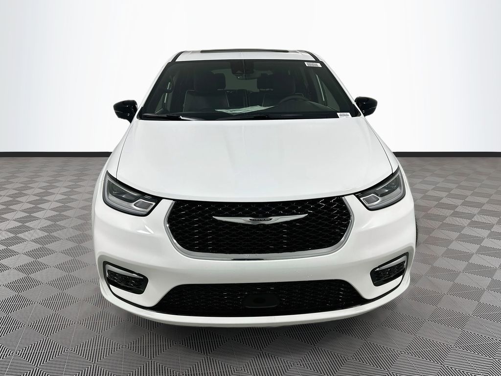 New 2026 Chrysler Pacifica Limited Van Passenger Van