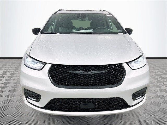 2026 Chrysler Pacifica Limited photo 2