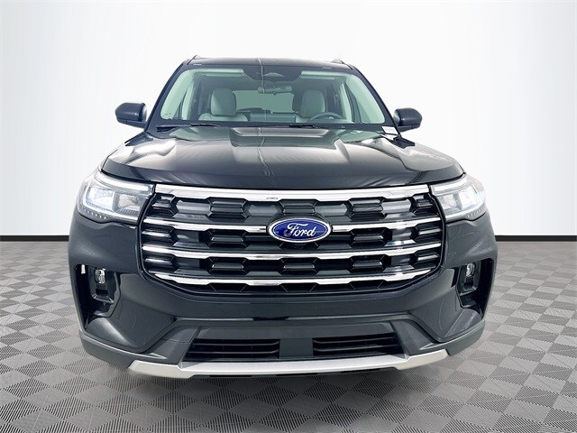 2025 Ford Explorer photo 2