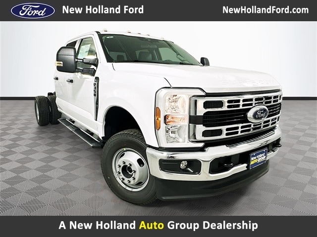 2026 Ford F-350 Super Duty Chassis Cab XL's photo