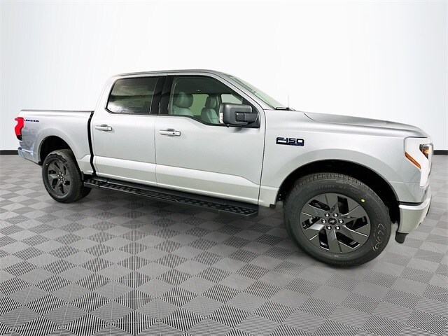 2025 Ford F-150 Lightning photo 2