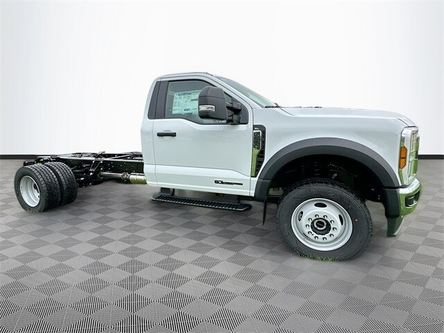 2025 Ford F-600 photo 3