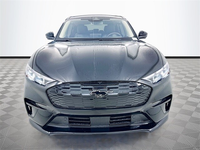 2025 Ford Mustang Mach-E Premium photo 2