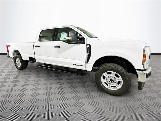 2026 Ford F-350 XLT photo 2