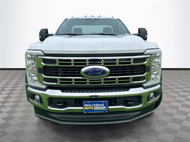 2025 Ford F-600 photo 2