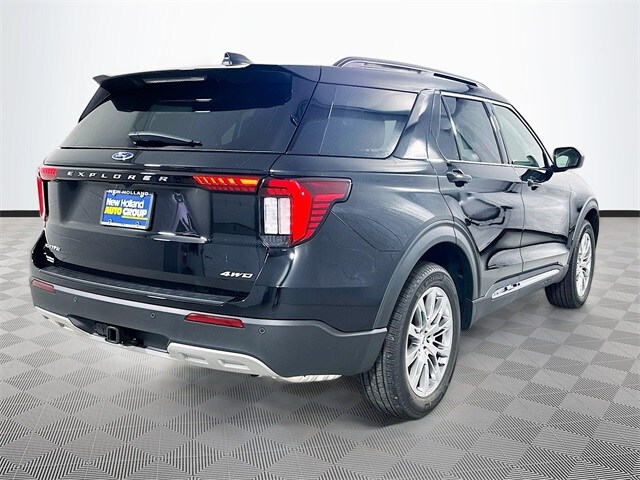 2025 Ford Explorer photo 4