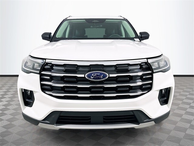 2025 Ford Explorer photo 2