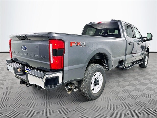 2026 Ford F-350 XLT photo 4