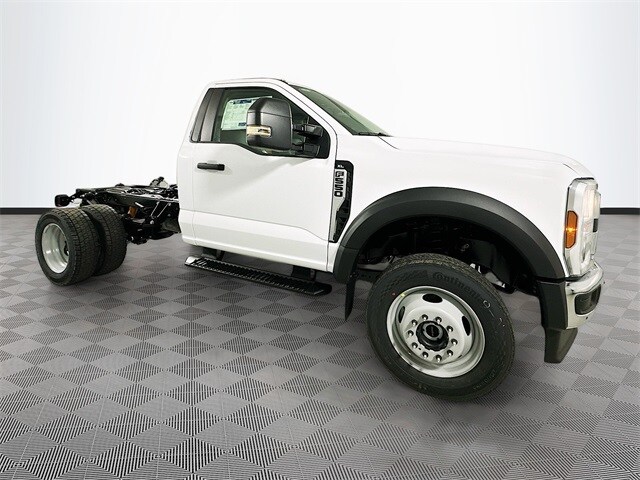 2026 Ford F-550 photo 2