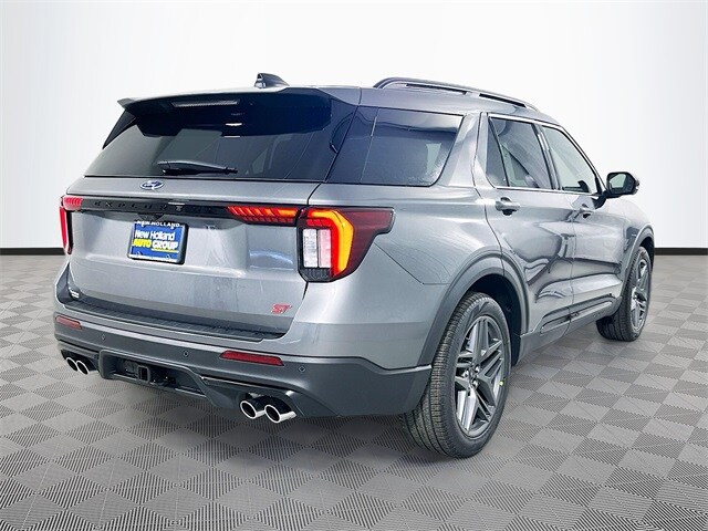 2025 Ford Explorer ST photo 4