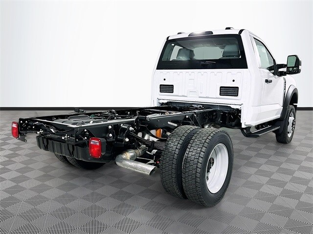 2026 Ford F-550 photo 3
