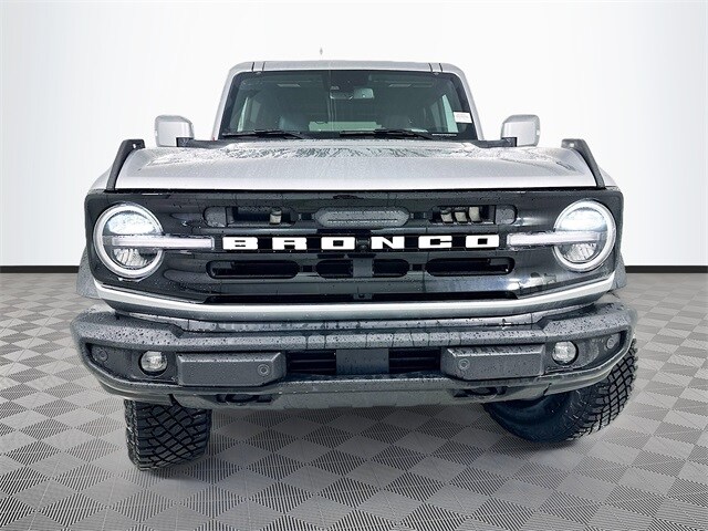 2024 Ford Bronco Outer Banks photo 2