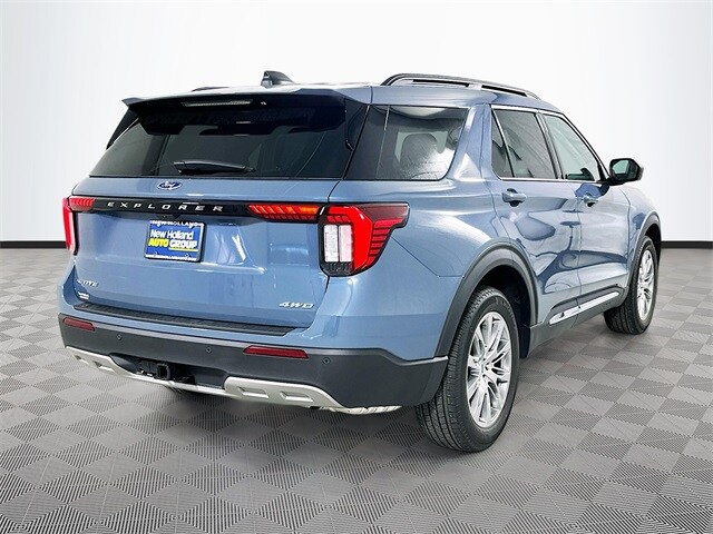 2025 Ford Explorer photo 3