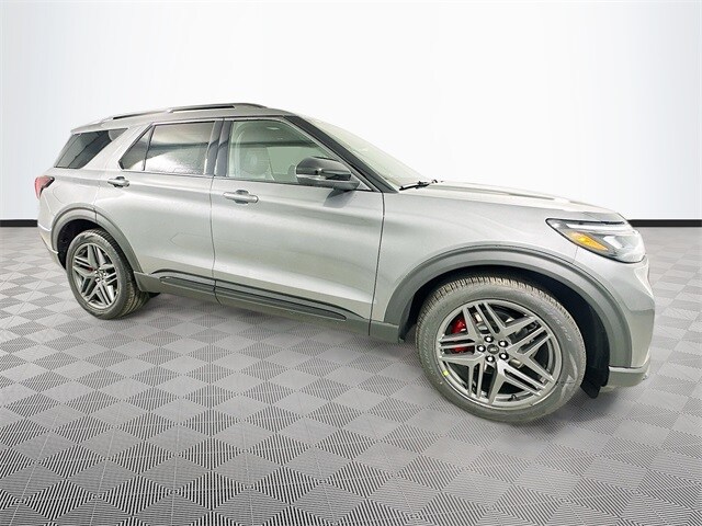 2025 Ford Explorer ST photo 3