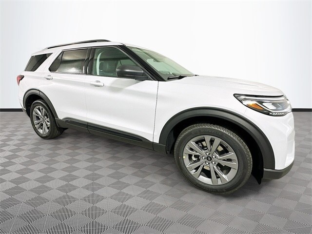 2026 Ford Explorer photo 2