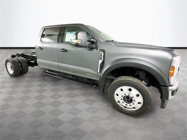 2026 Ford F-450 photo 3