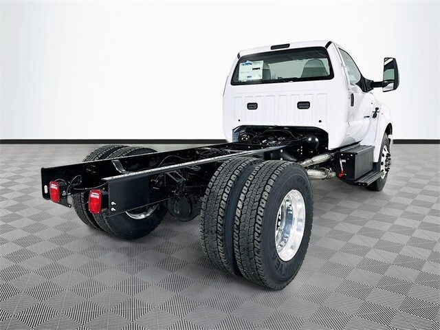 2026 Ford F-650 Base photo 3