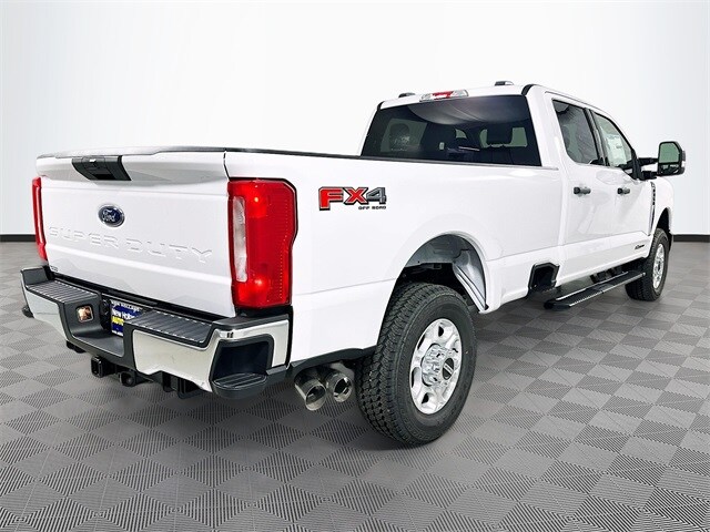 2026 Ford F-350 XLT photo 3