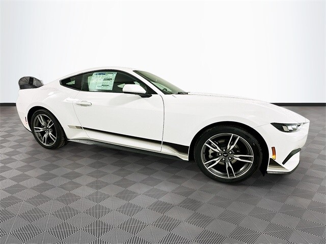 2025 Ford Mustang EcoBoost photo 3