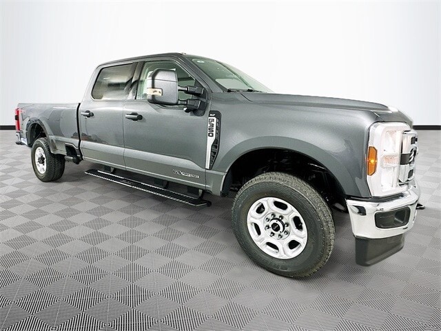 2026 Ford F-350 XLT photo 3