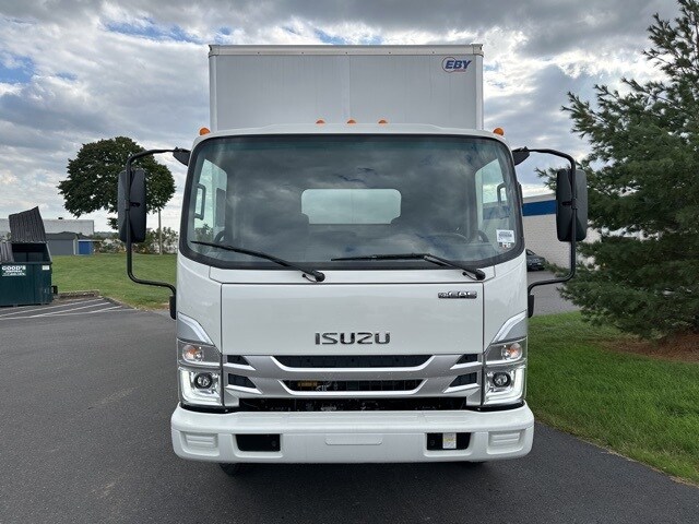2025 Isuzu NPR/NPR-HD photo 2