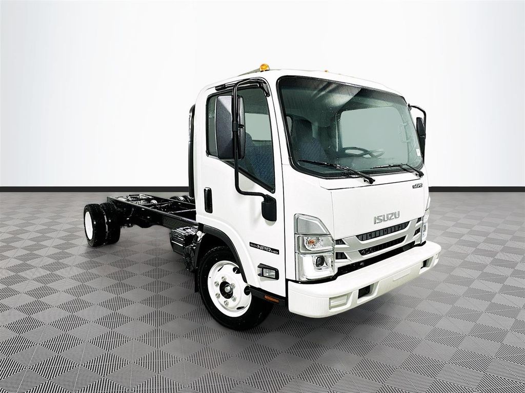 2026 Isuzu NPR's photo