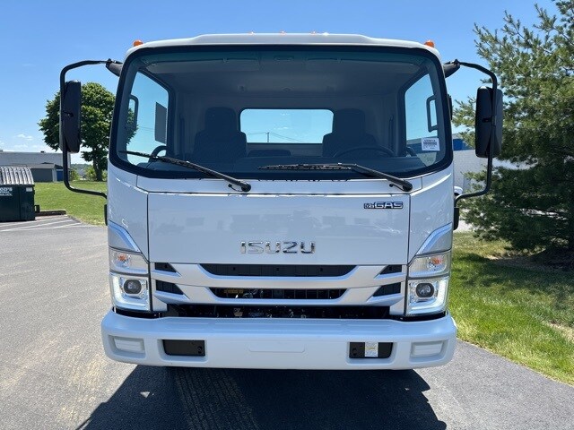 2025 Isuzu NPR/NPR-HD photo 2