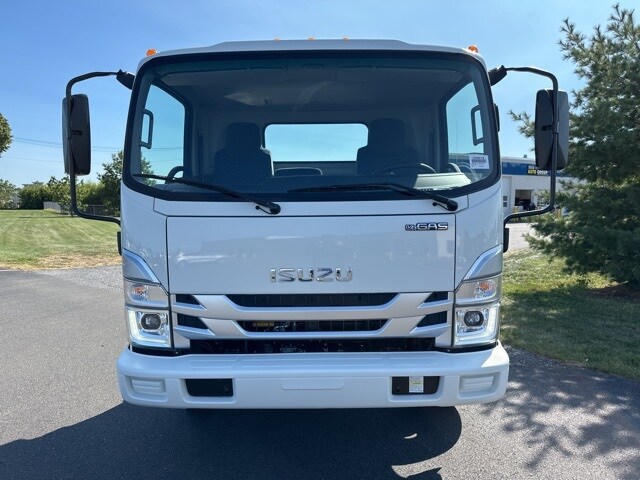 2025 Isuzu NPR/NPR-HD photo 2