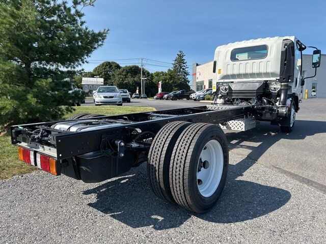 2025 Isuzu NPR/NPR-HD photo 4